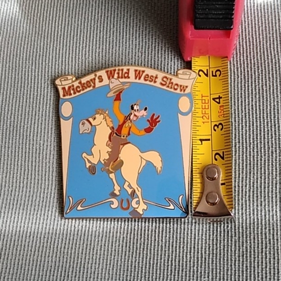 MICKEY'S WILD WEST SHOW PIN - Picture 3 of 6